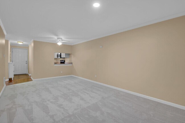 Building Photo - Water/Sewer/Garbage/One Parking Space Included