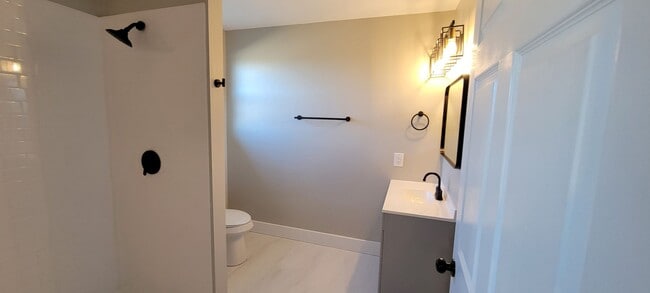 Building Photo - Spacious Two Bedroom home - Country Settin...