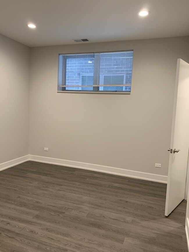 Building Photo - 3333 S Michigan Ave