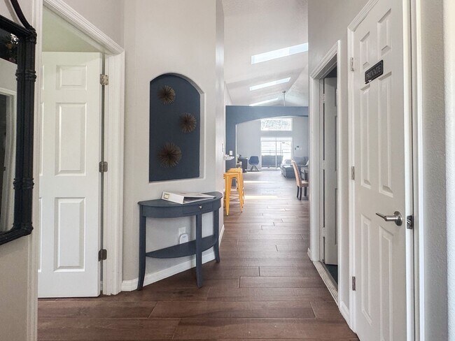 Building Photo - Beautifully updated and modern 5 bedroom 4 bathroom pool home located in the Orange Tree