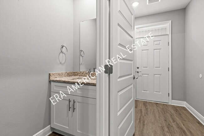 Building Photo - 402 Walters Cir
