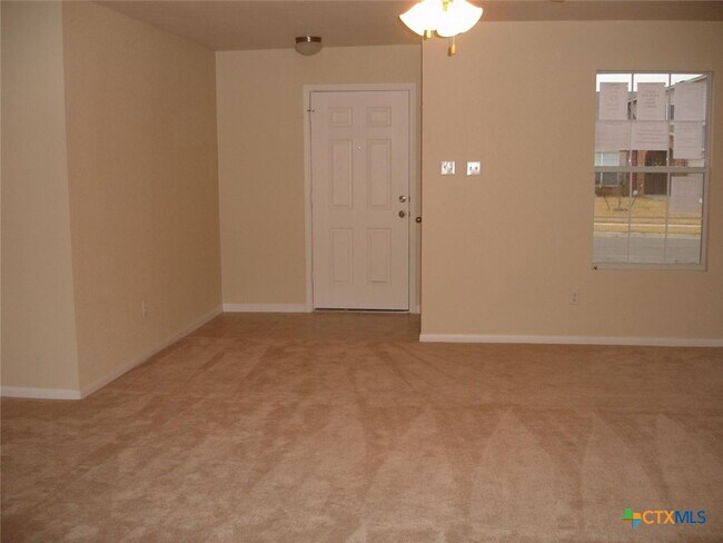 Building Photo - 3304 Thunder Creek Dr