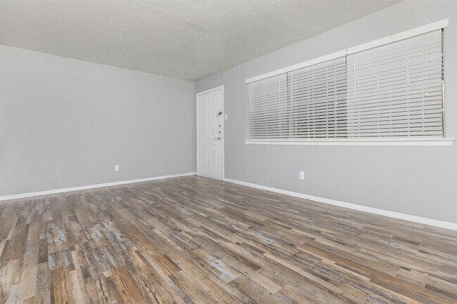 Building Photo - 1212 Hampshire Ln