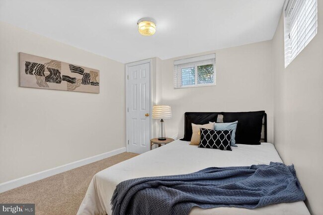 Building Photo - 6015 Ticonderoga Ct