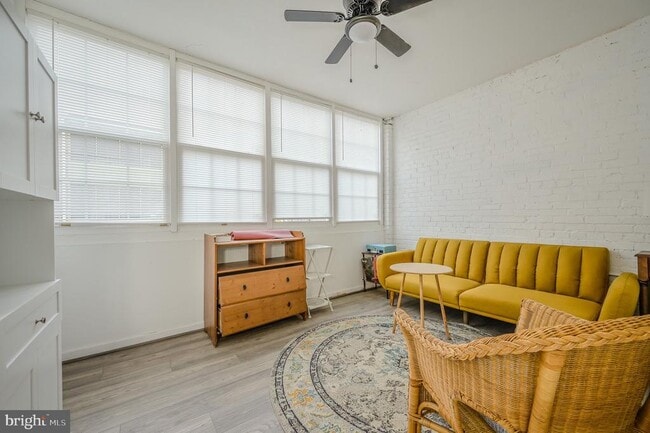 Building Photo - 221 35th St NE