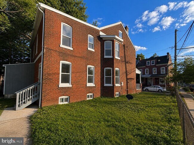 Building Photo - 28 N Anderson St