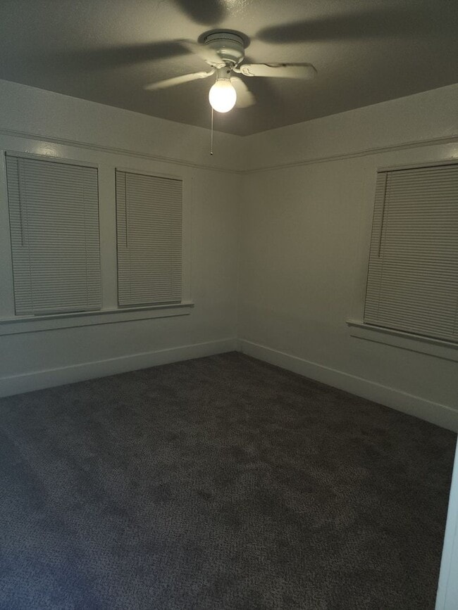 Building Photo - Charming 2 Bedroom 1 bathroom Downtown Modesto Home