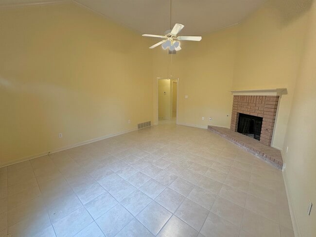 Building Photo - 596 W Ashley Glen Cir