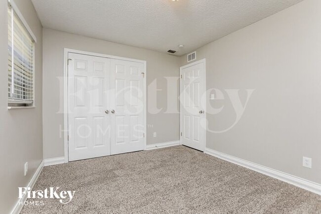Building Photo - 5321 Hillside Dr
