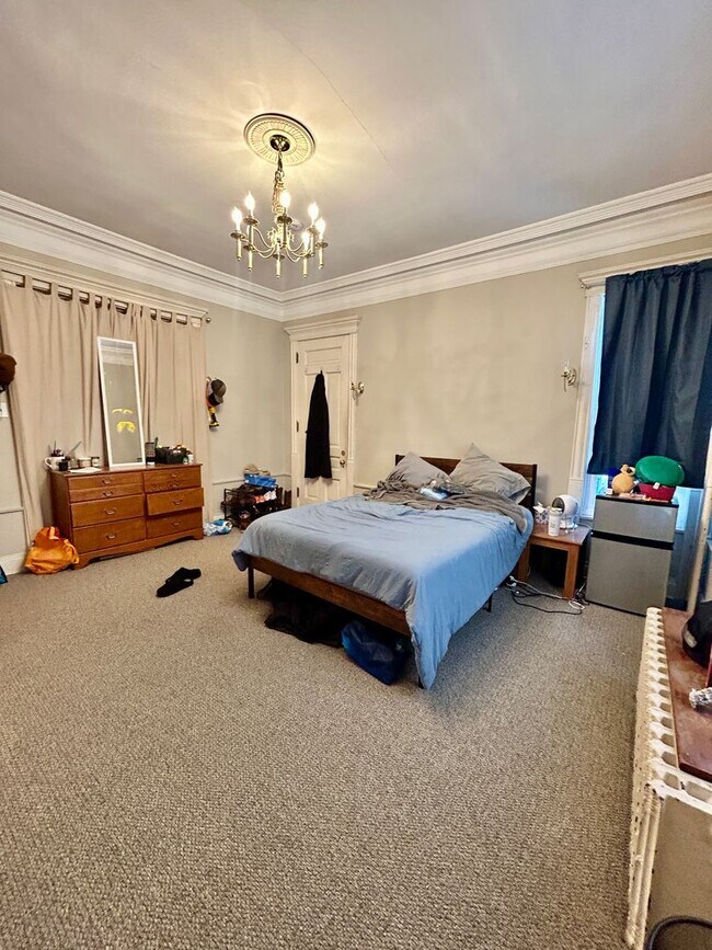 Building Photo - 2115 E 1st St