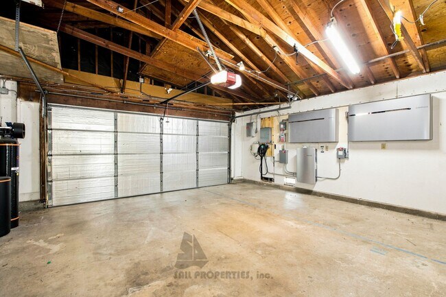 Building Photo - 1508 Lakeside Ln