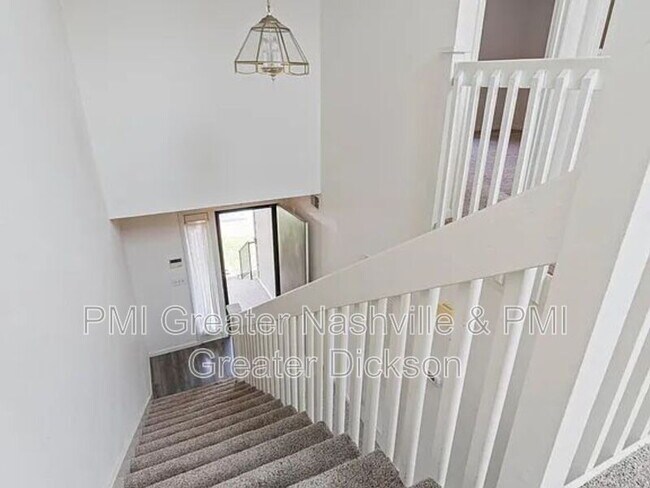 Building Photo - 717 Barlin Ct