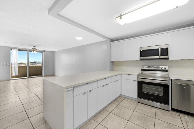 Building Photo - 1750 W 46th St