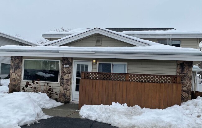 Primary Photo - Amazing 2 Bedroom Available in Sought After East Wenatchee!