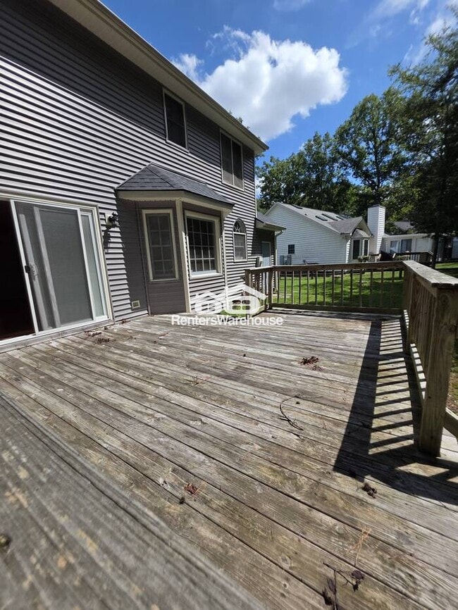 Building Photo - Lovely 3 bedroom, 2 1/2 Bath home in popul...