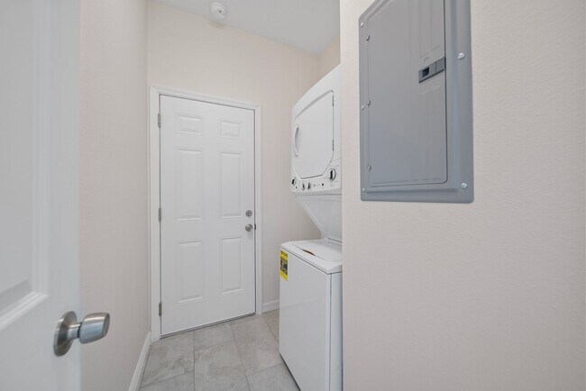 Building Photo - Brand New Home located in the heart of Tampa!