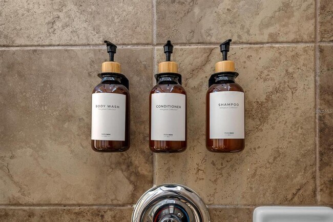 Building Photo - 4164 Oak Tree Dr