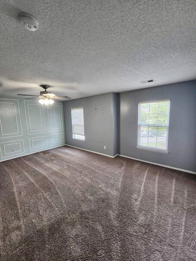 Building Photo - 608 Twisted Willow Ct