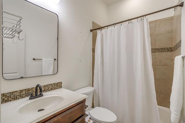 Building Photo - 3009 Montebello Drive