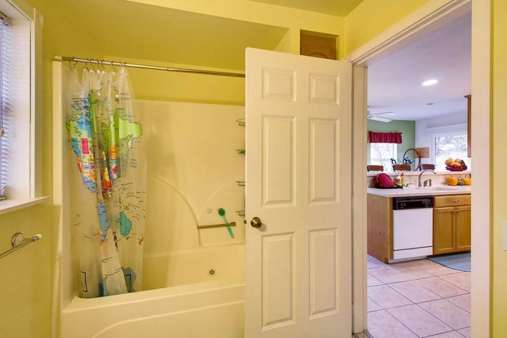 Building Photo - 1128 Hobson St