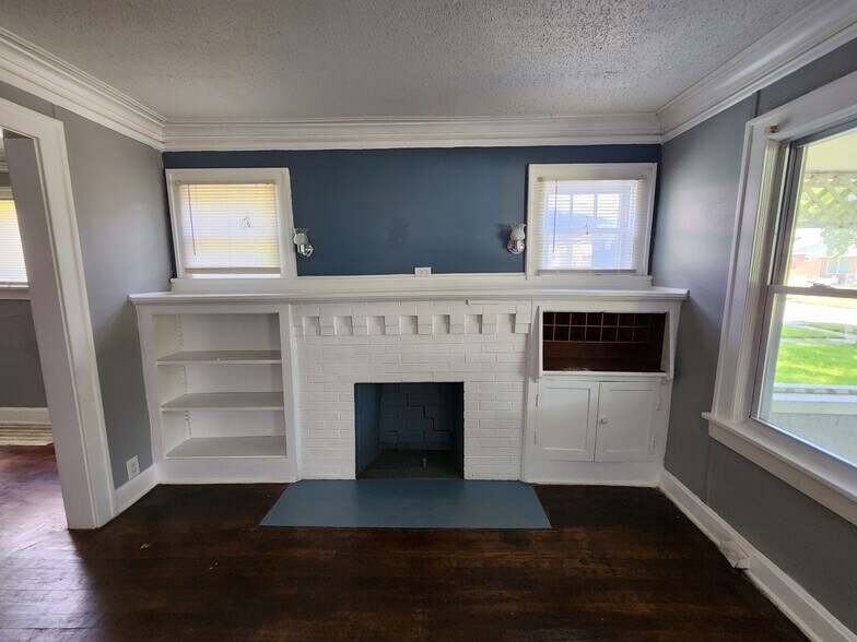 Building Photo - 5836 Euclid Ave