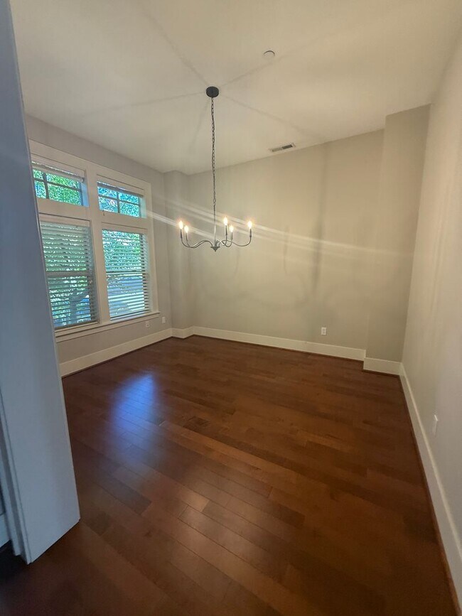 Building Photo - Stunning Contemporary townhome in Coveted Peterkort Woods, near St. Vincent's in Cedar Mill