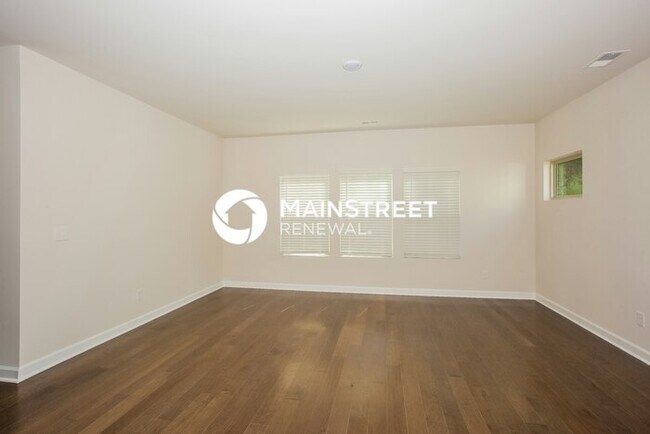 Building Photo - 4 Bedroom Pet-Friendly Home in Charlotte, NC with Main Street Renewal