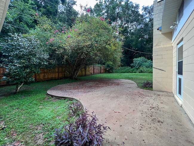 Building Photo - 4BR/3BA with Detached Garage Conversion Available Mid August! *Application Approved*