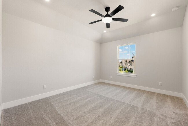 Building Photo - 1221 Woodflower Dr