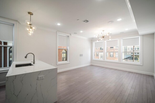 Building Photo - 131 Clifton Pl