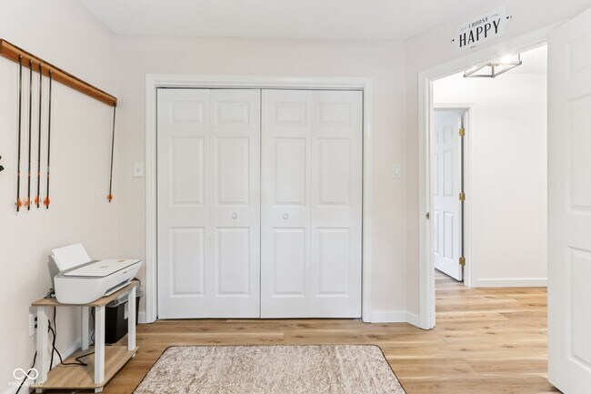 Building Photo - 521 Thornberry Dr