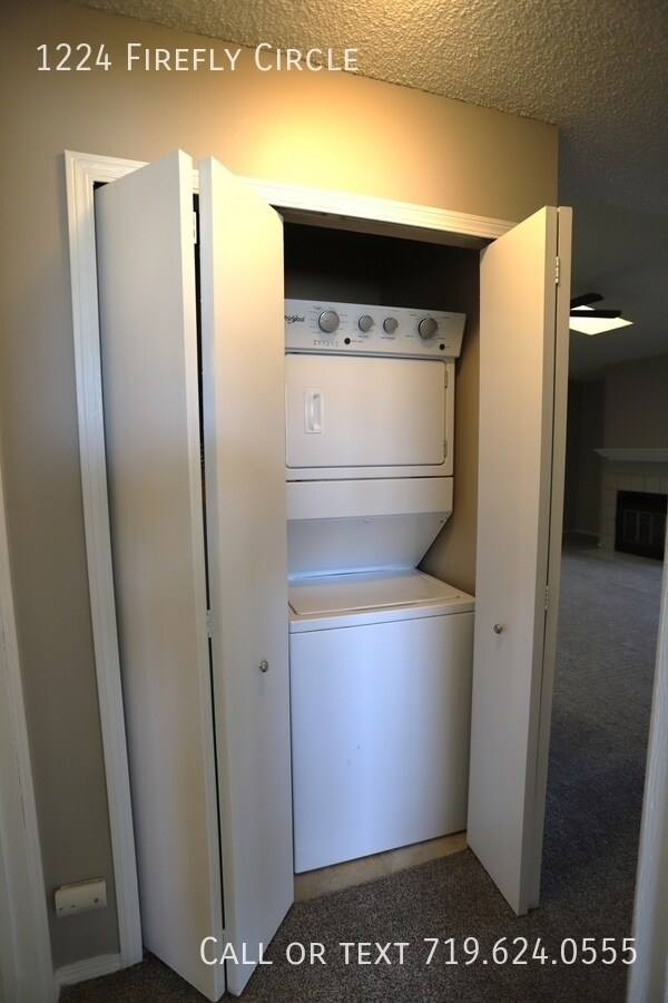 Building Photo - Fully Remodeled Condo