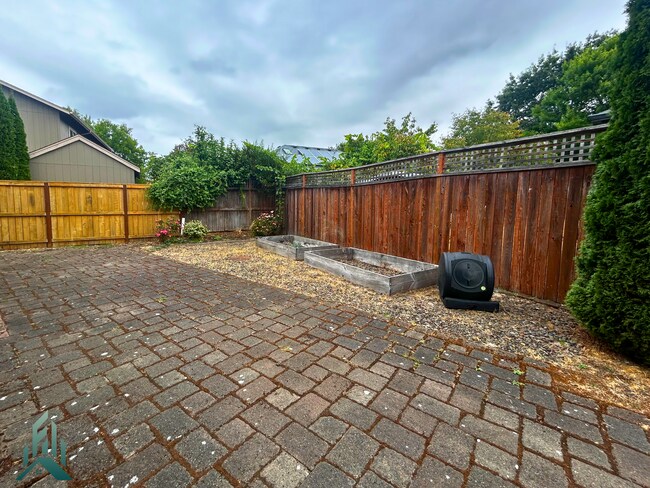 Building Photo - Modern and Spacious 3 Bed/2.5 Bath Home
