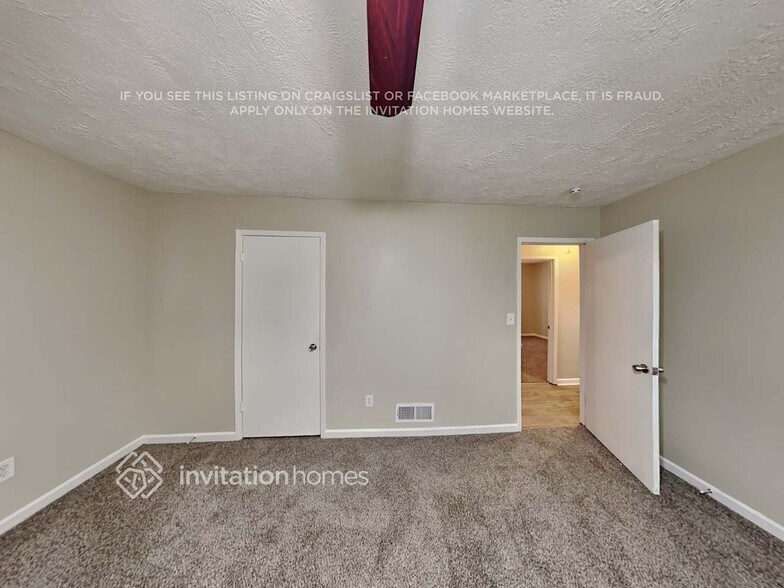 Building Photo - 4026 Leicester Dr NE