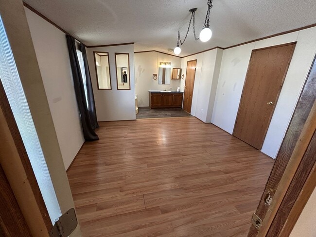 Building Photo - 3 Bed 2 Bath Updated Mobile Home w/ Fenced Yard & Many Amenities
