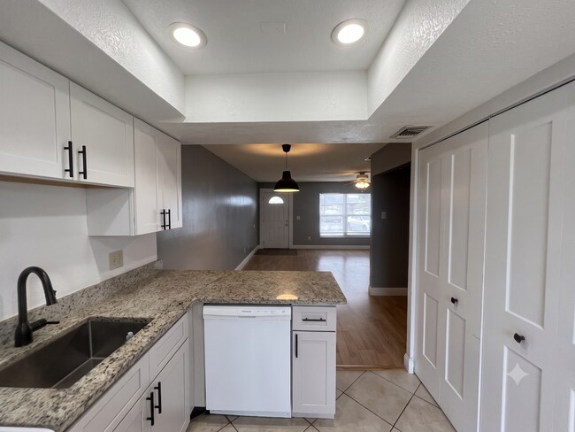 Building Photo - 72 Las Brisas Way