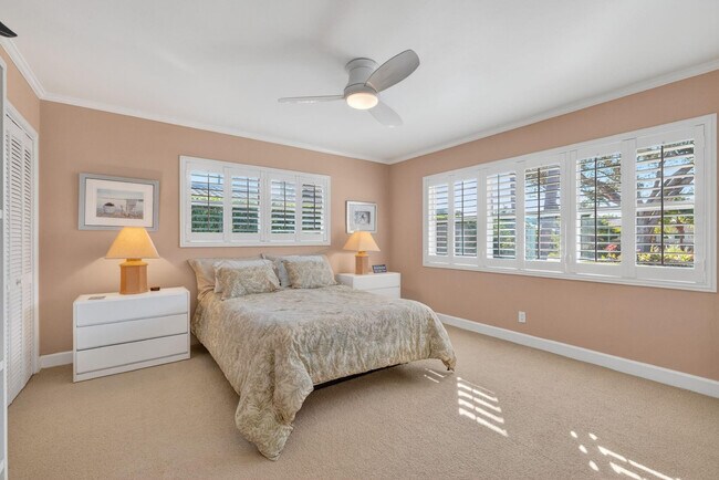 Building Photo - 2871 NE 26th Ct