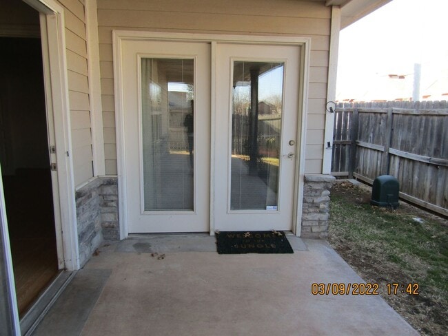Building Photo - Fantastic Condo located close to Ft. Sill, Shopping and Restaurants Handicap Accessible! No Pet H...