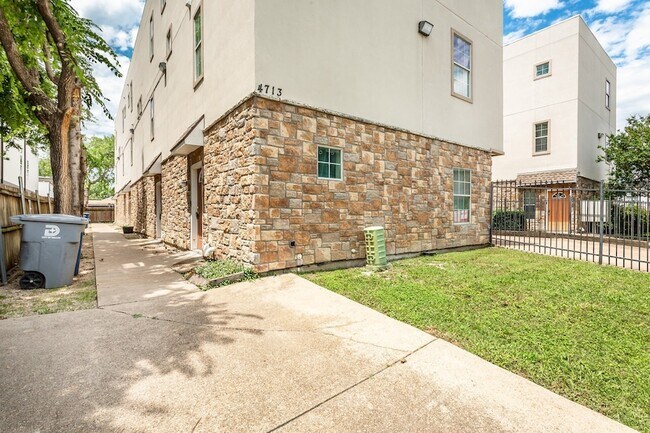 Building Photo - 4713 Virginia Ave