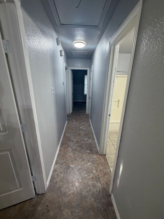 Building Photo - 933-935 Baker St