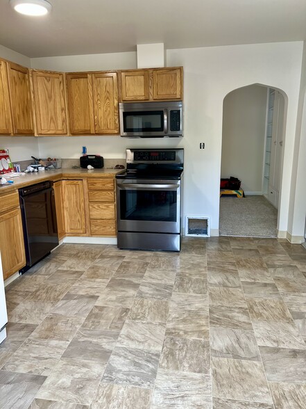 Kitchen - 711 10th Ave S