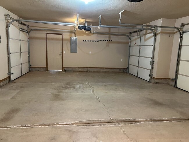Building Photo - (3) Bed/(2) Bath + Study and Safe Room in ...