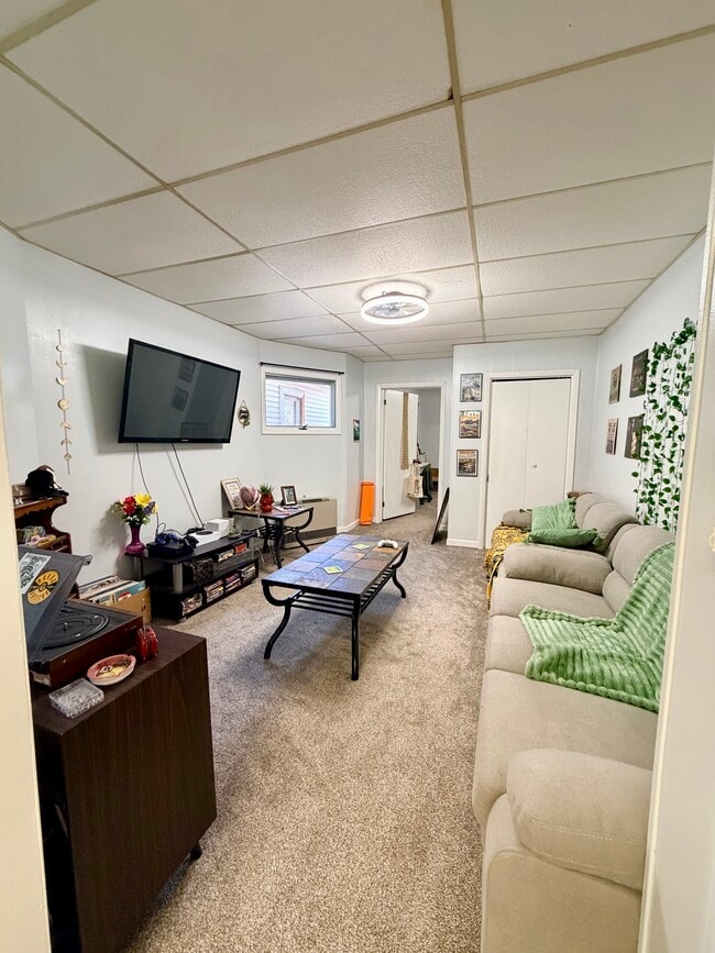 Livingroom - 546 Quincy Ave