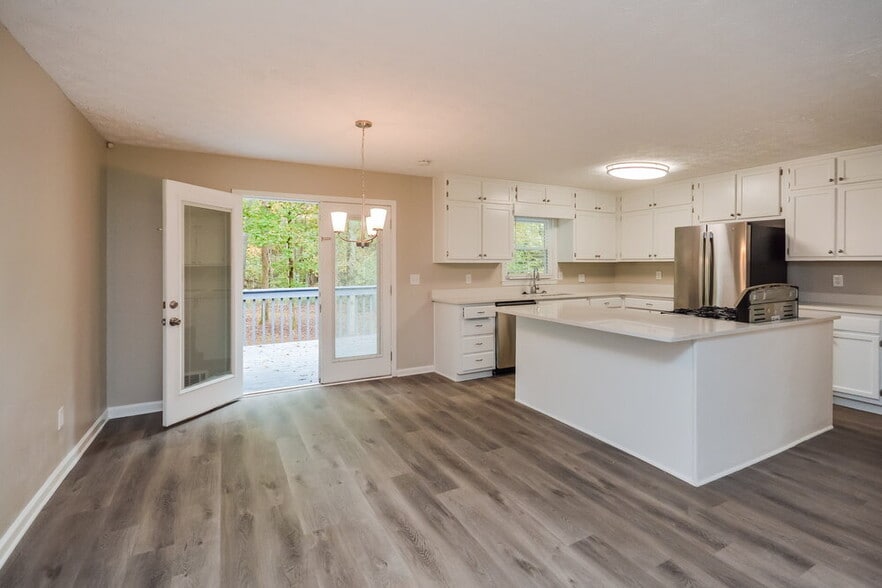 Building Photo - 9136 Tara Dr SW