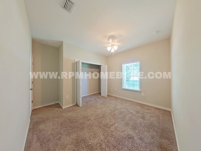 Building Photo - 498 Lakeview St