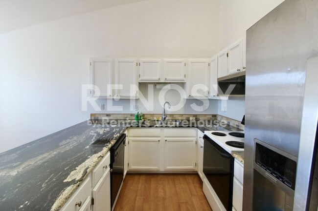 Building Photo - Spectacular views come with this Fantastic Golden Townhome