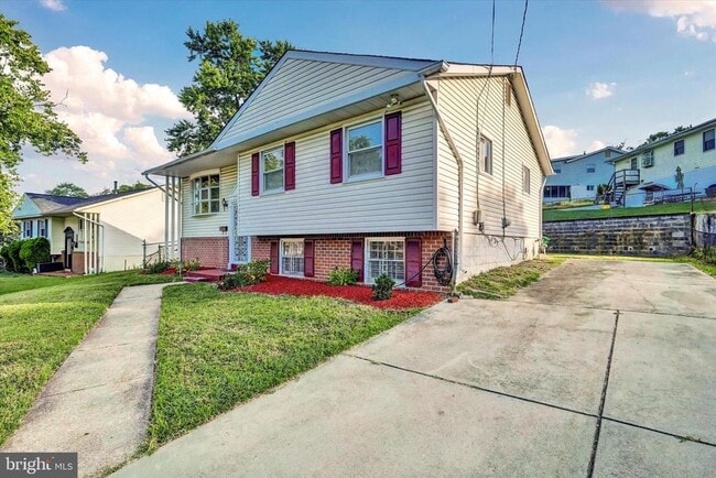 Primary Photo - 6812 Pepper St