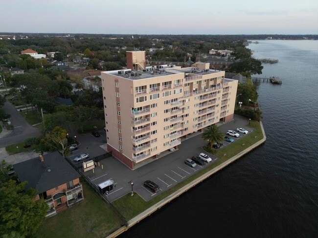 Building Photo - Luxurious Two-Story Condo with Breathtaking River Views ?