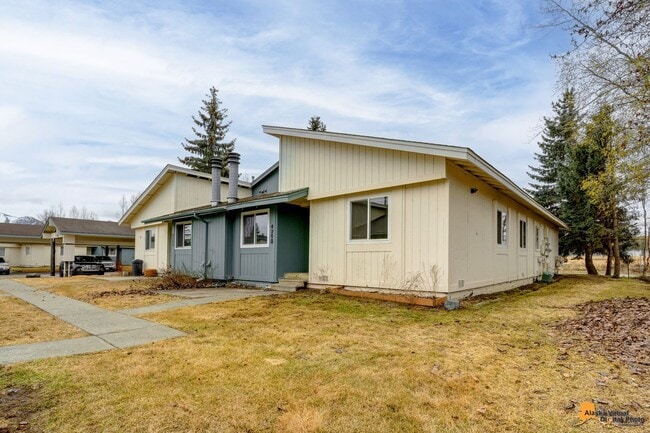 Building Photo - Charming 3 Bedroom Ranch Style Condo in East Anchorage – Ideal Location!