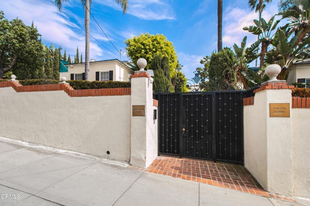 Building Photo - 1726 N Vista St